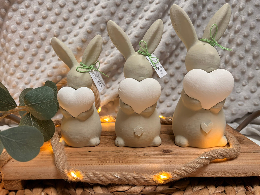 Osterhasen mit leuchtendem Herz