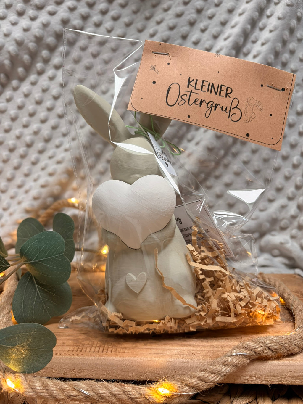 Osterhasen mit leuchtendem Herz