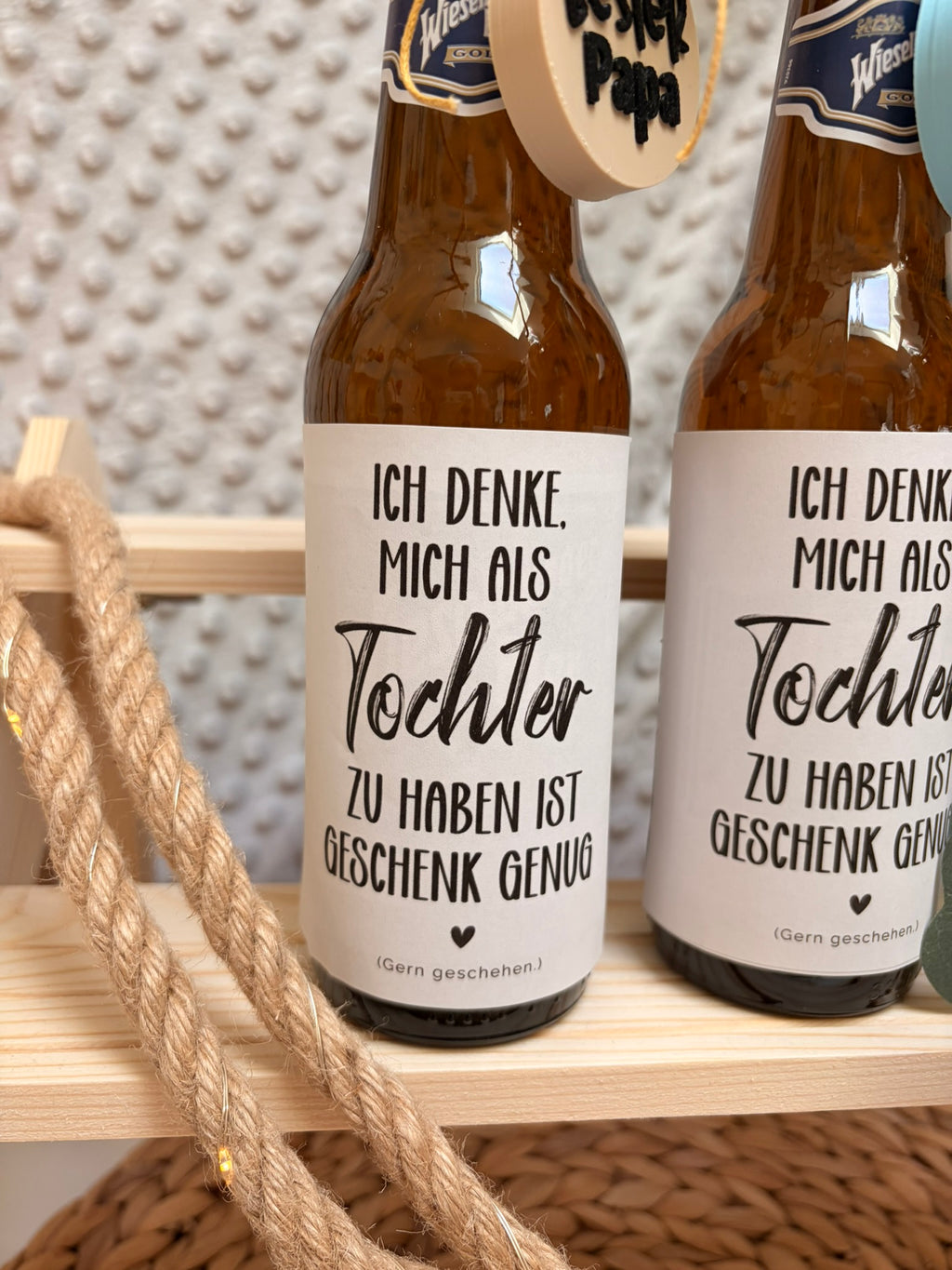 Bierflasche mit Spruch und Öffner