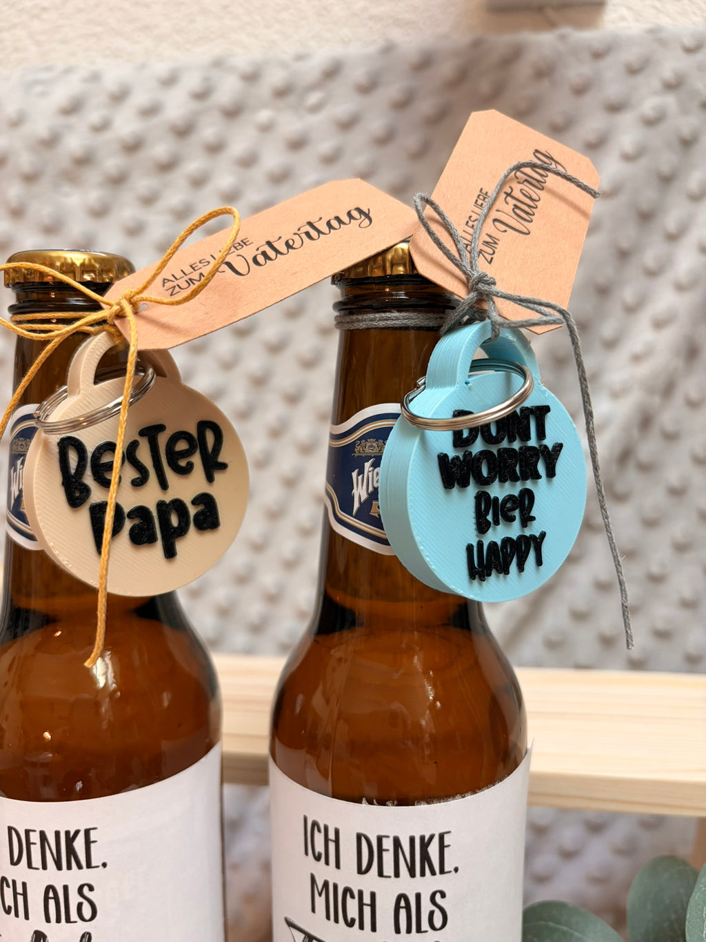 Bierflasche mit Spruch und Öffner