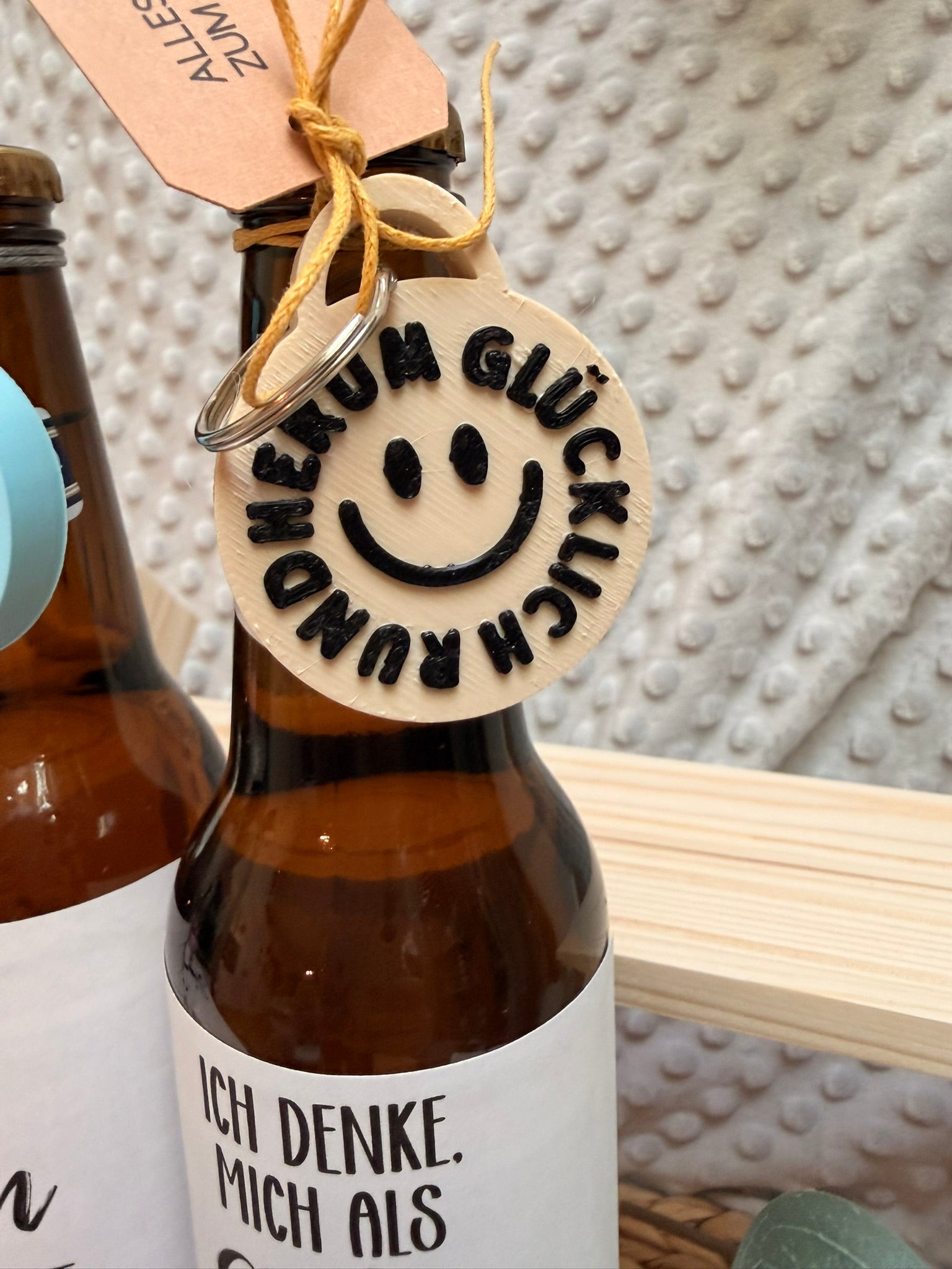 Bierflasche mit Spruch und Öffner